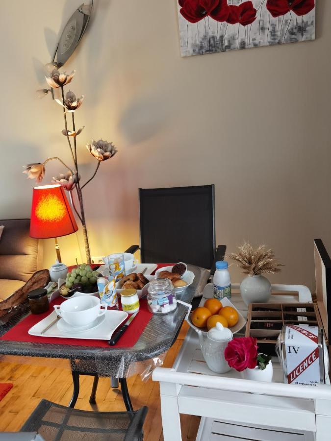Bed and Breakfast Les Pingouins De La Marne Ле-Перё-сюр-Марн Экстерьер фото