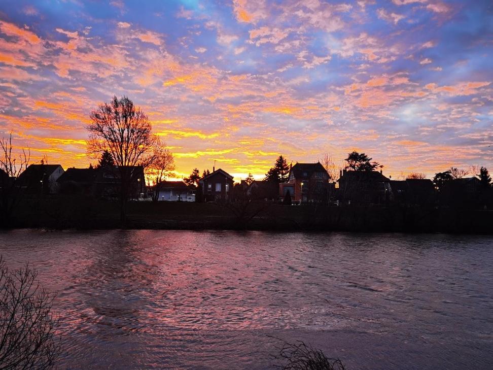 Bed and Breakfast Les Pingouins De La Marne Ле-Перё-сюр-Марн Экстерьер фото
